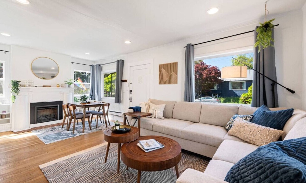 Roosevelt House | City Oasis: Office, Yard & BBQ - Mins to Light Rail Station