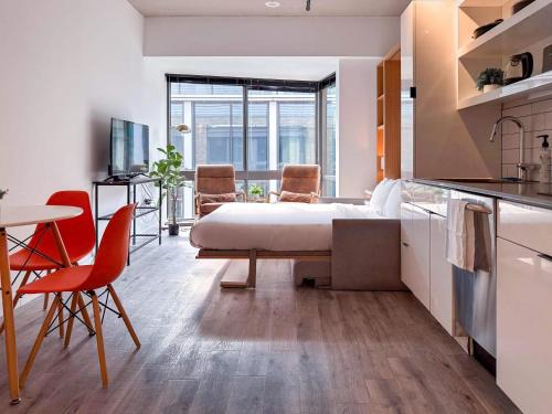 District Wharf Apartment | City & River View Suite - The Wharf DC by Monthier