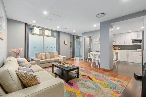 Pyrmont Apartment | Cityline Haven - Harbourside Living with City Energy