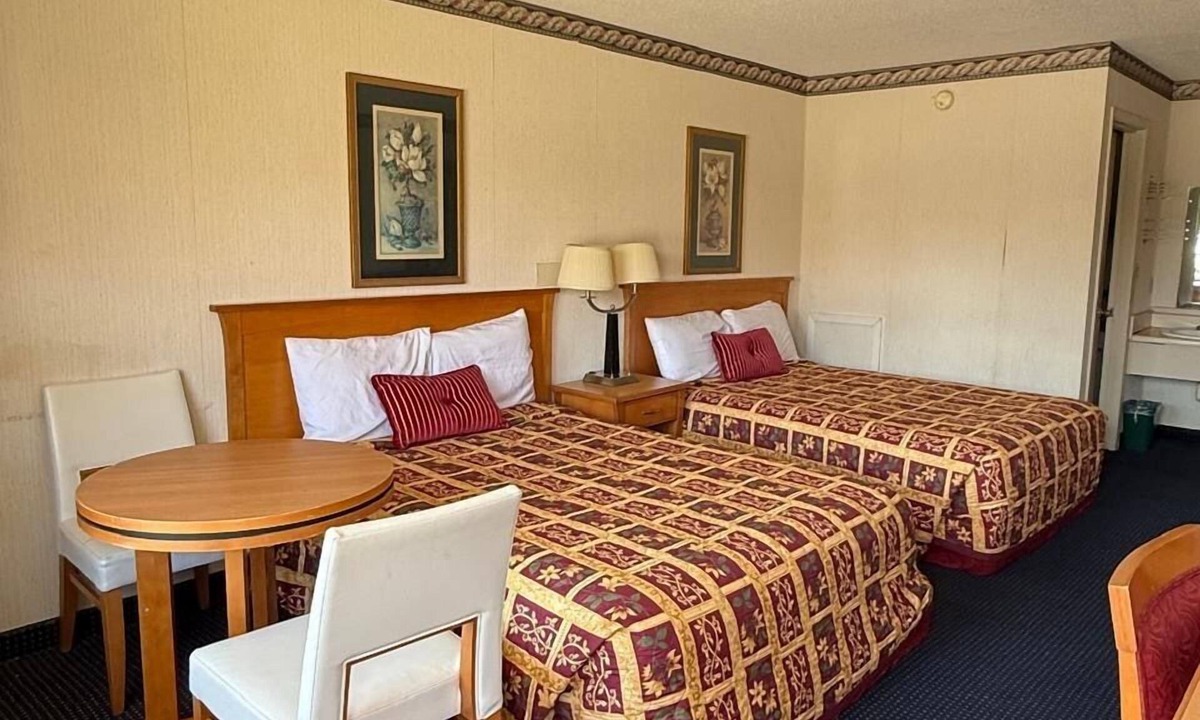 Waynesboro Hotel | Claridge Inn