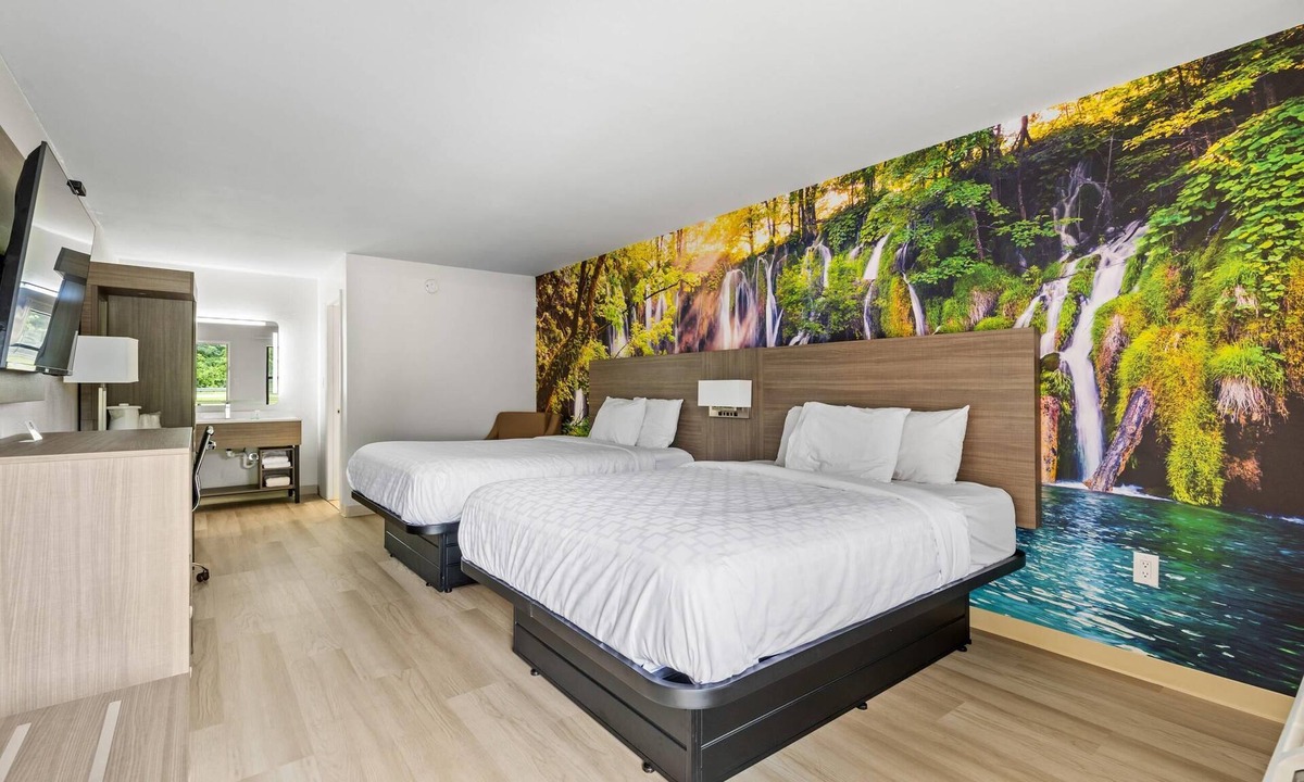 Alachua Hotel | Clarion Pointe Alachua - Gainesville Area