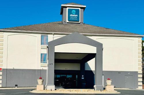 Albemarle Hotel | Clarion Pointe Albemarle