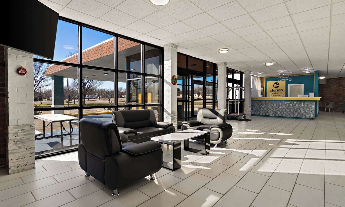 Normal Hotel | Clarion Pointe Bloomington – Normal near I-55 and University
