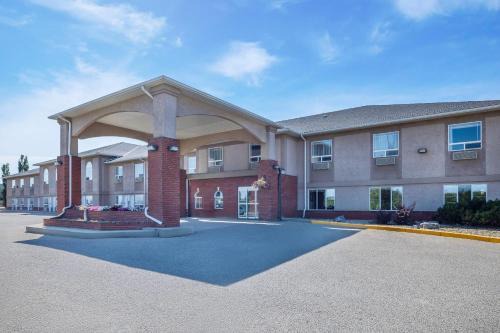 Rimbey Hotel | Clarion Pointe