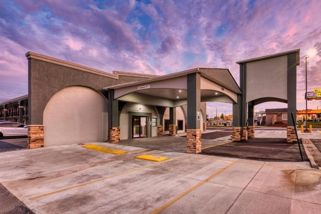 Decatur Hotel | Clarion Pointe Decatur River City