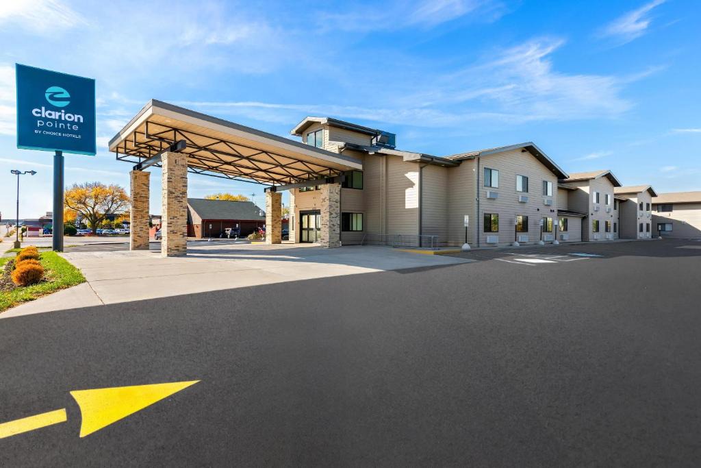 Milwaukee Hotel | Clarion Pointe Milwaukee Airport