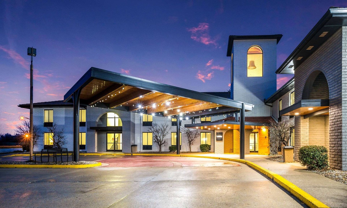 Richmond Hotel | Clarion Pointe Richmond North near University