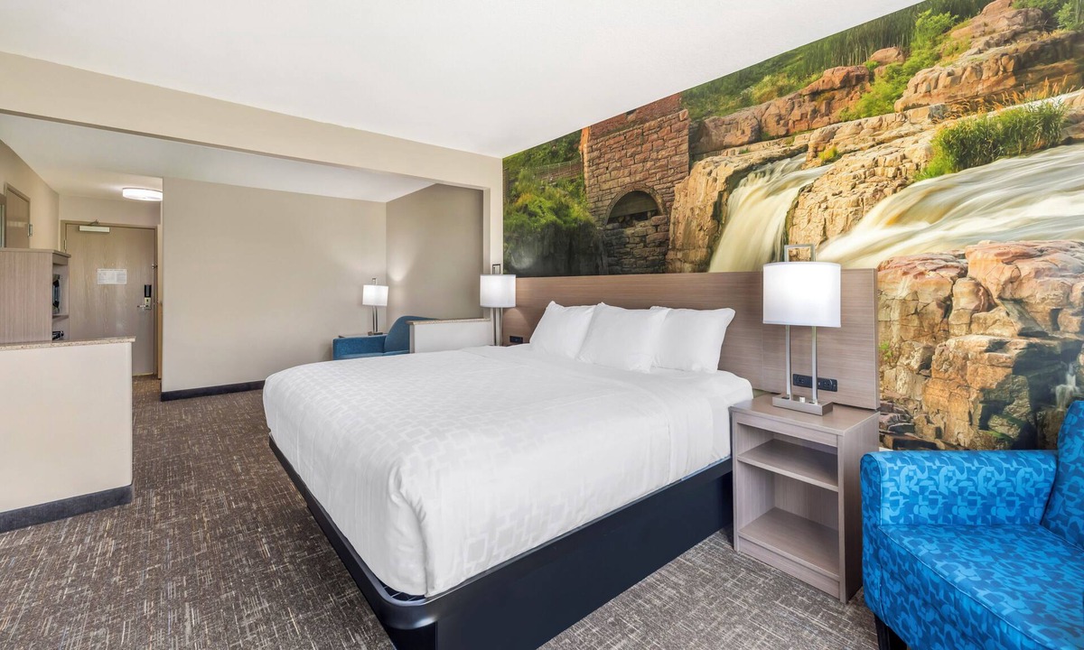 Buffalo Ridge Hotel | Clarion Pointe Sioux Falls Airport