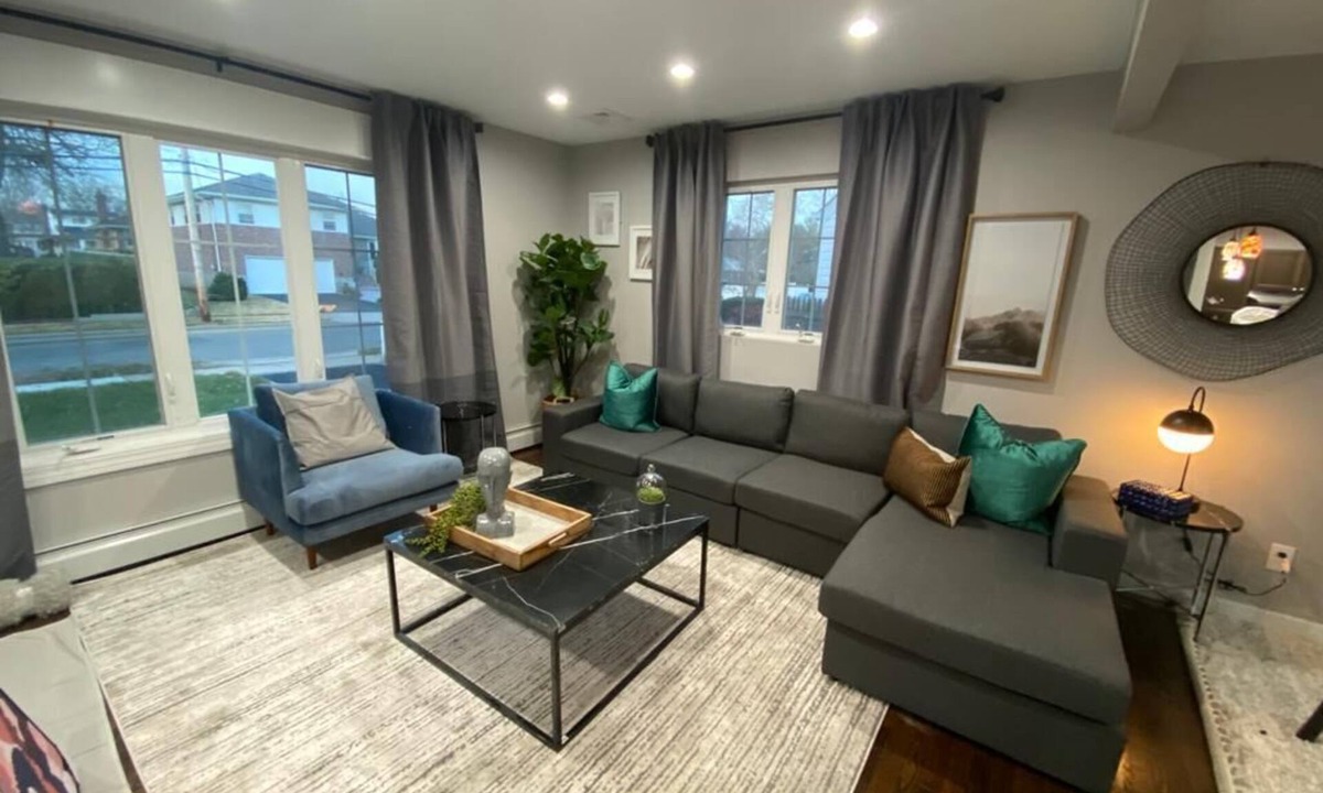 Baldwin House | Clarissa's Paradise Cozy 5-bedroom house in Baldwin with Central Air, WiFi patio