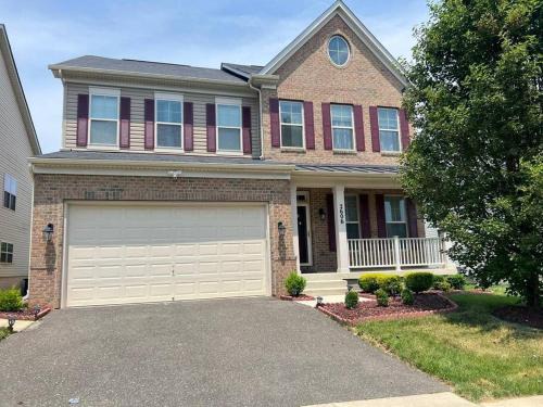 Glenarden House | Classic 6Bed,3.5Bath at the heart of Lanham next door to DC. Maryland