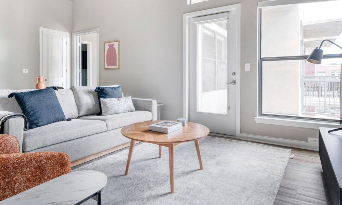 Barton Heights Apartment | Classic Barton Springs 2BR w/ W/D, Gym & Pool nr Town Lake, by Blueground