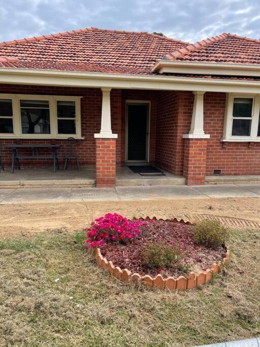 South Albury House | Classic Beauty