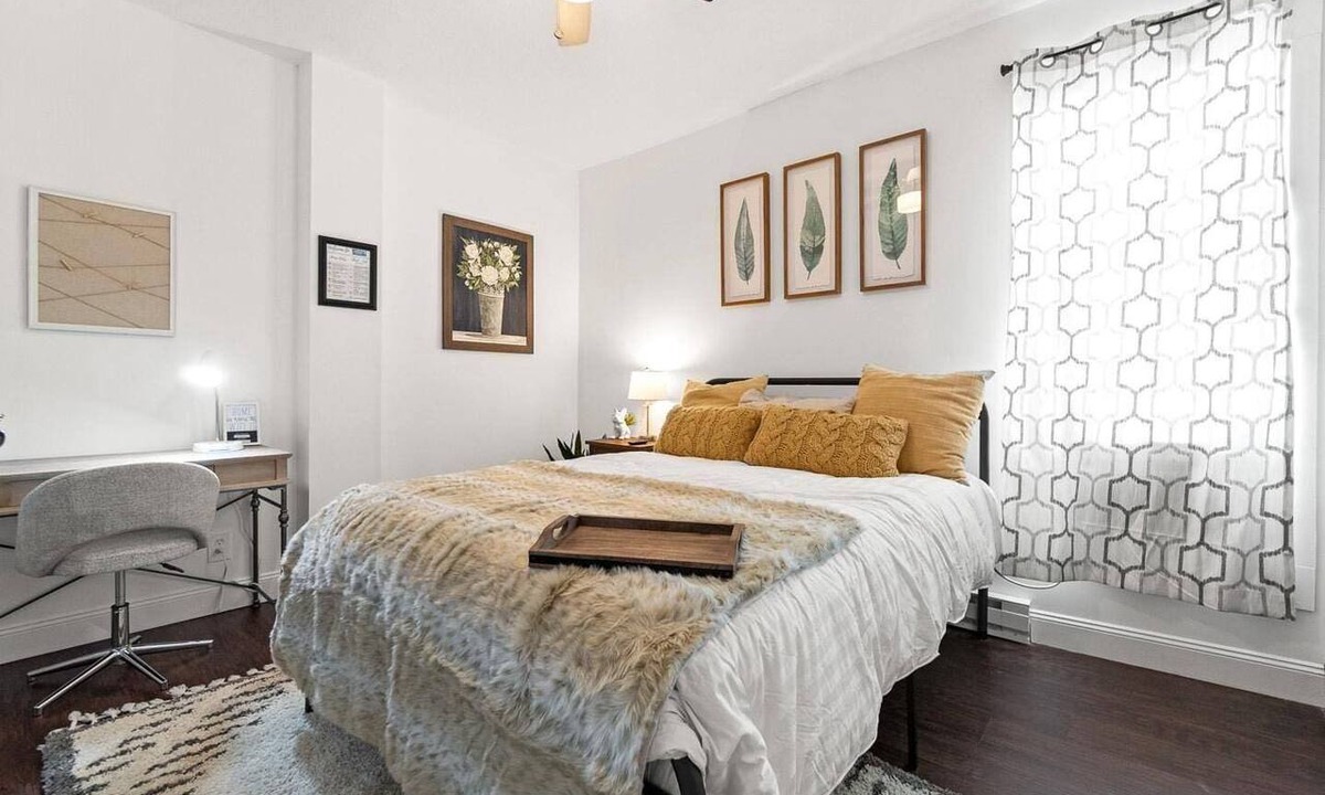 Fort Wayne Apartment | Classic Brick Apartment | Convenient Parking