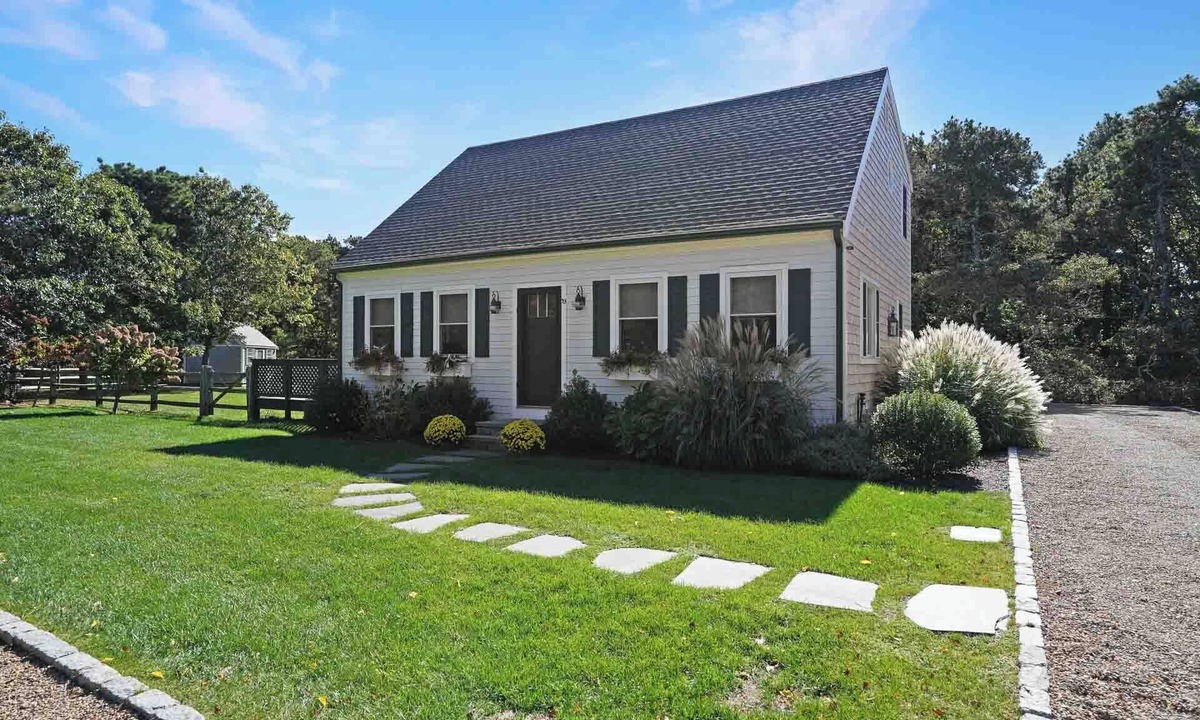 Katama House | Classic Cape In Edgartown Estates