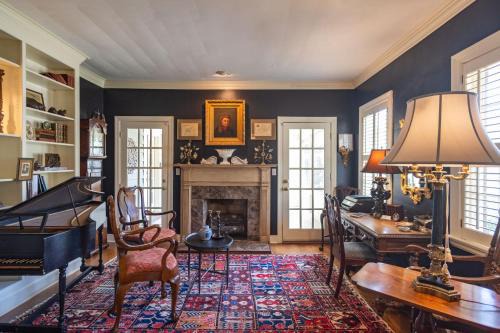 University District Villa | Classic Central Memphis Four Bedroom Home