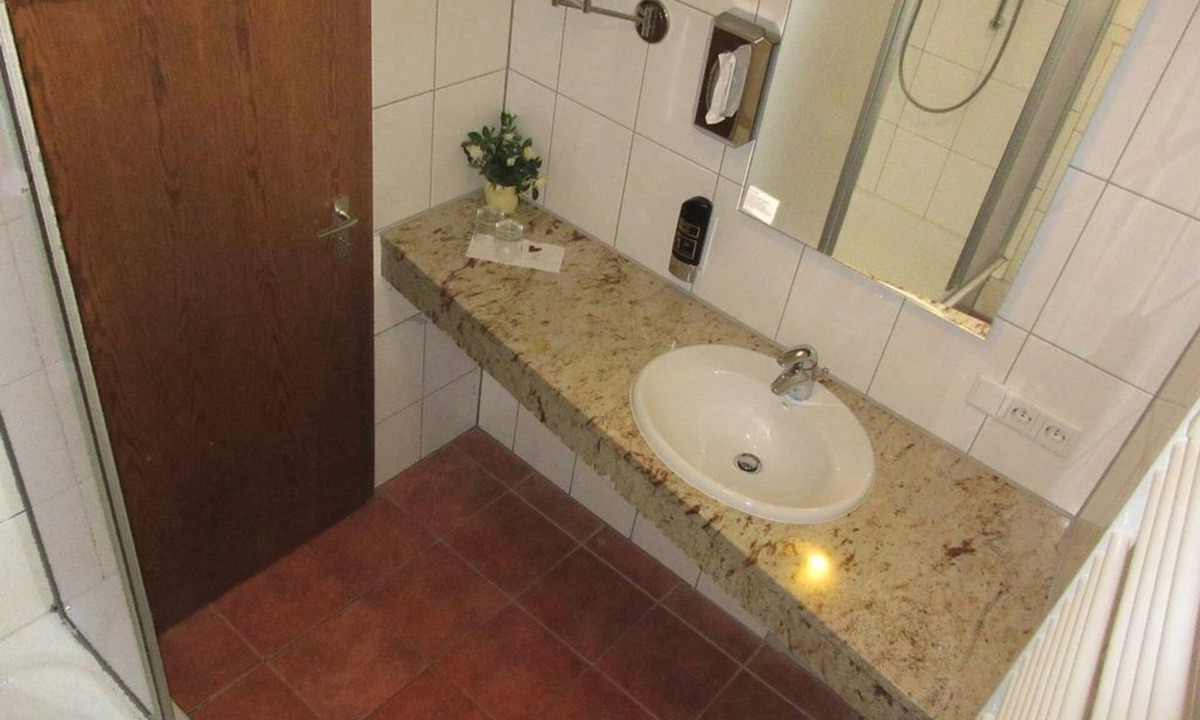 Idar-Oberstein House | Classic double room shower/WC - Diamanthotel Idar-Oberstein