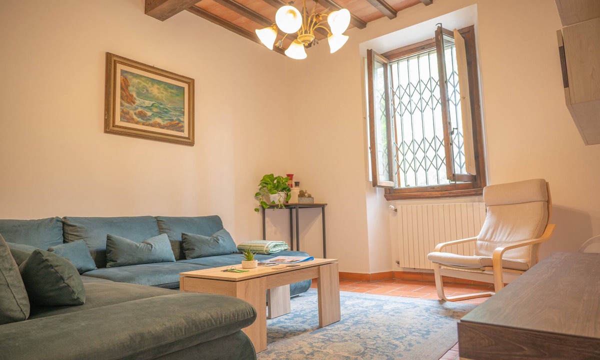 Le Cure House | Classic Florentine Flat with Garden