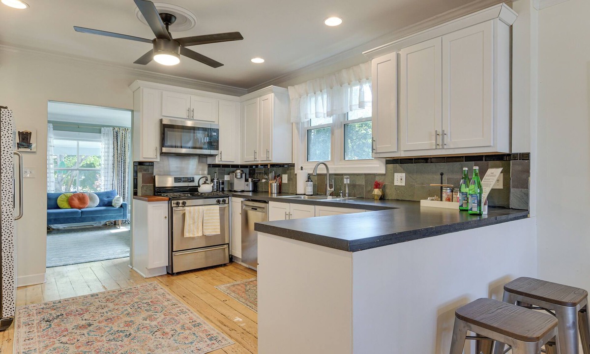 Forest Park Cottage | Classic Forest Park Foursquare < 1 Mi to Blue Line