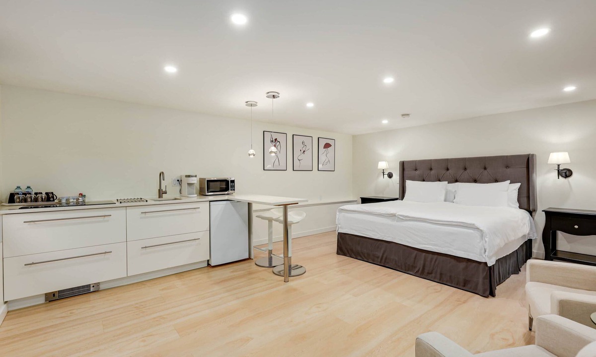 Burnaby House | Classic King Size Guest Suite
