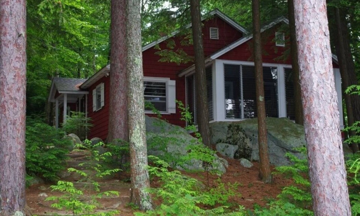 Wolfeboro House | Classic Lake Winnipesaukee Home with modern amenities. Sleeps 15