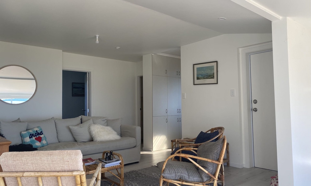 Ngongotaha Cottage | Classic lakeside bach