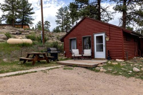 Red Feather Lakes House | Classic Log Cabin with Fireplace in Red Feather Lakes, Perfect for a Romantic Weekend in the Rocky Mountains