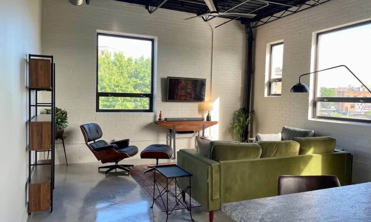 Benton Harbor Apartment | Classic Pied a Terre