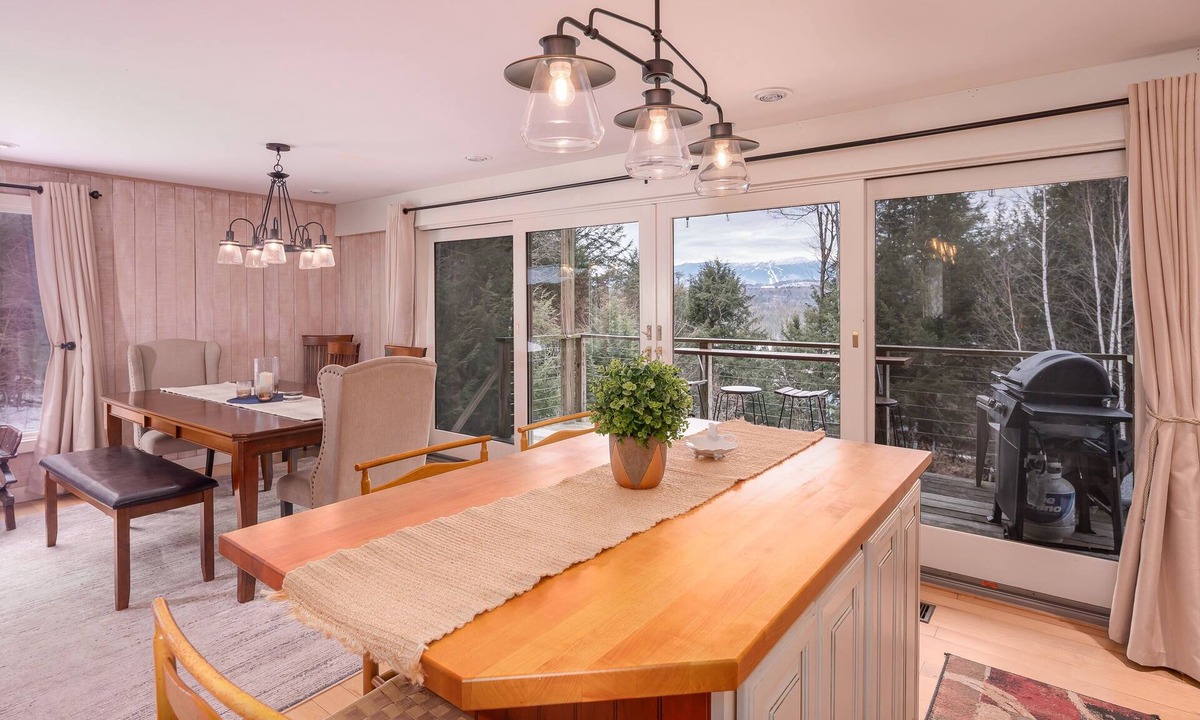 Stowe Ski Chalet | Classic Stowe Ski 3 Bedroom Chalet by RedAwning