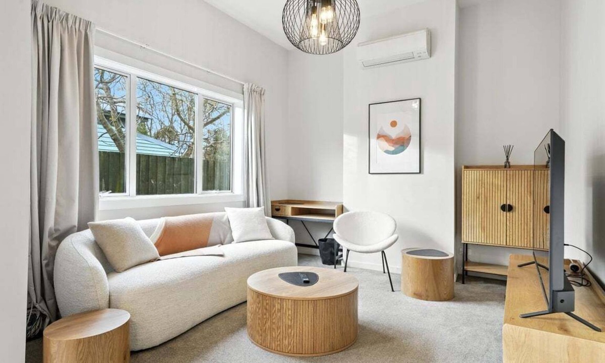 Sydenham House | Classic Villa with Parking & Modern Comforts - Albemarle Villa