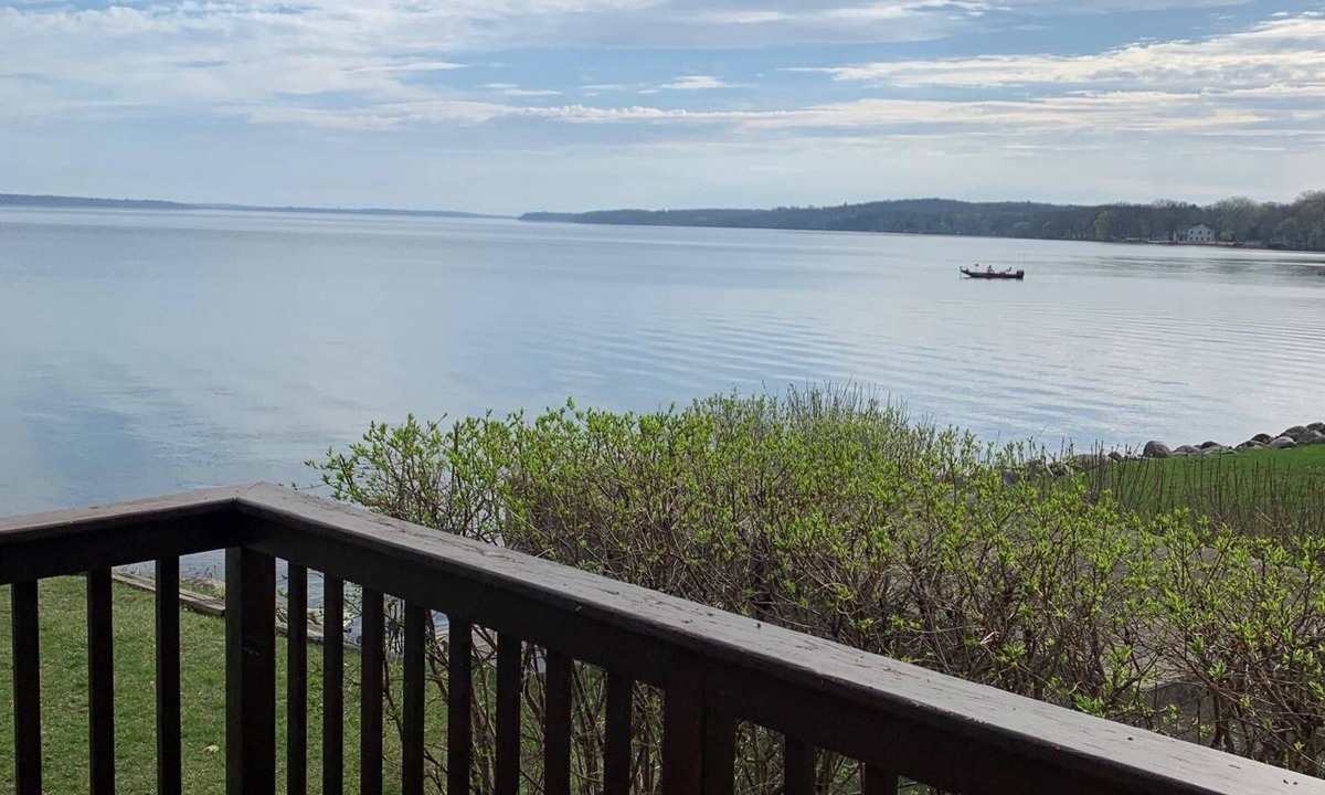 Eureka House | Classic Wisconsin Gem - Outstanding Water & Views