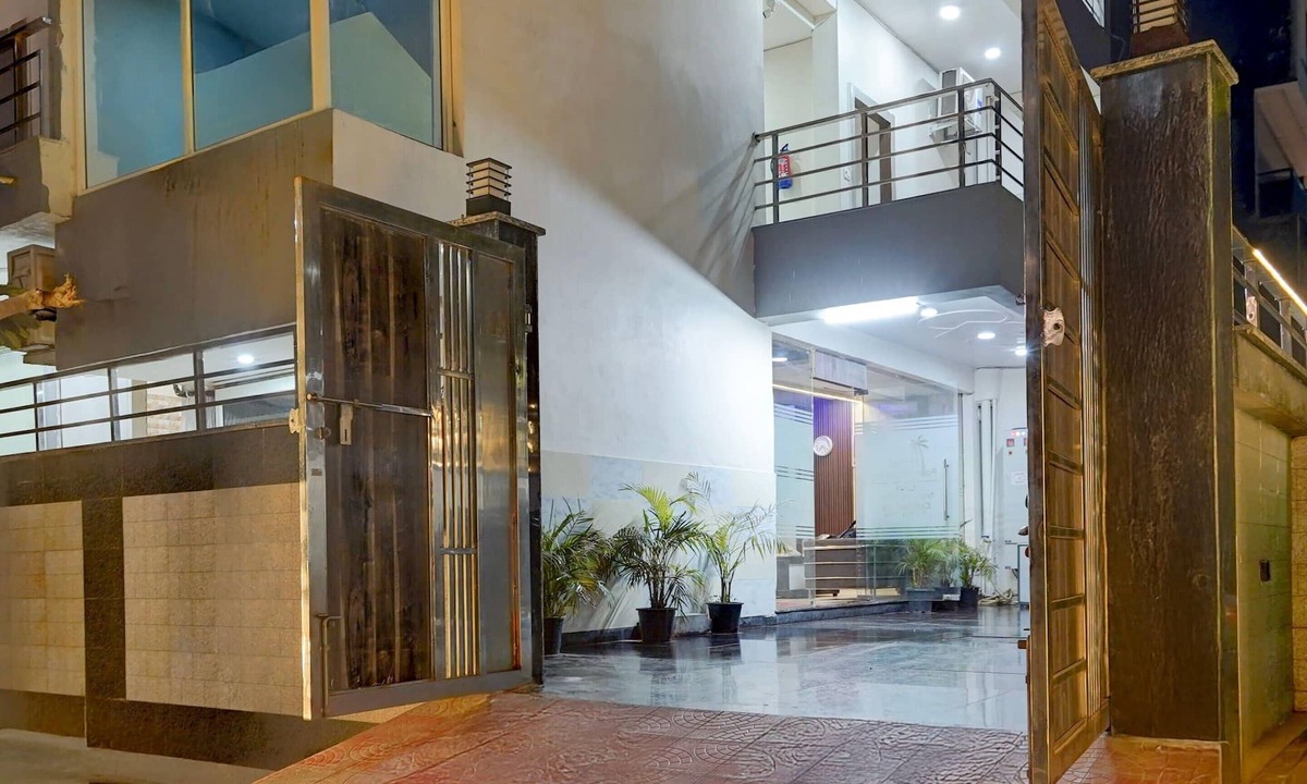 Sector 70 House | Classic With Balcony Palm Paradise