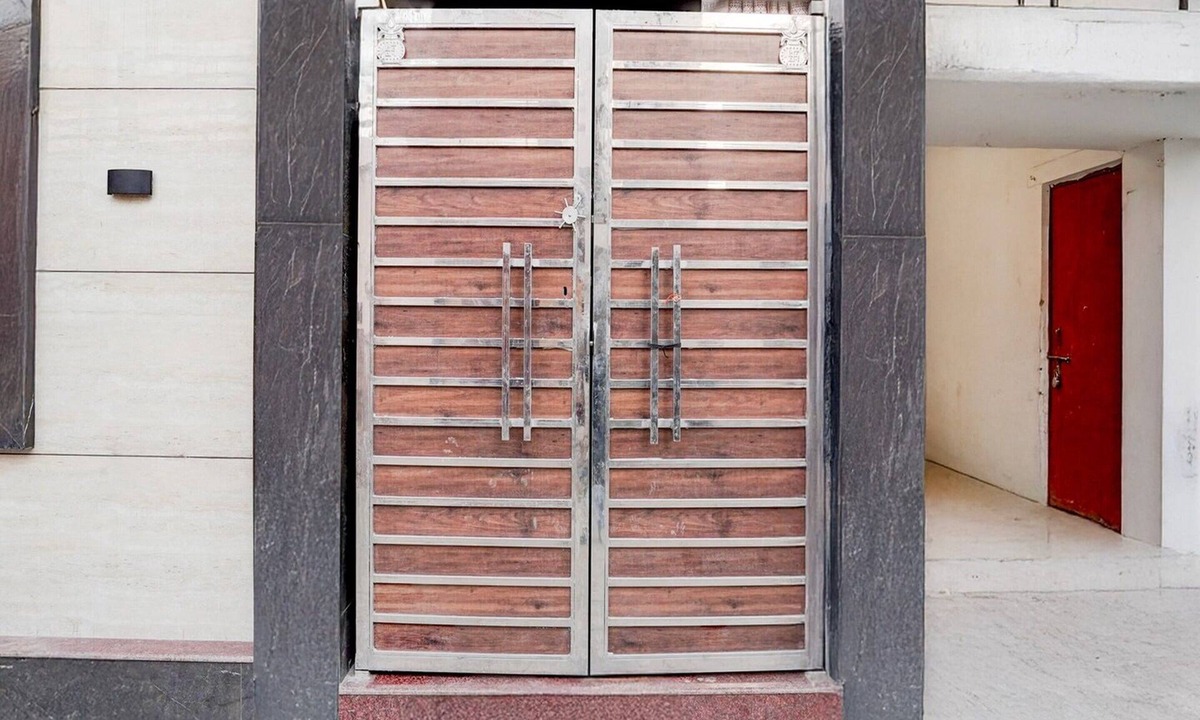 Ayodhya House | Classic With Balcony Tedhi Bazaar Ram Janambhumi