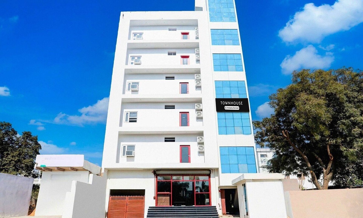 Varanasi House | Classic with BalconySuper Townhouse Pahadiya