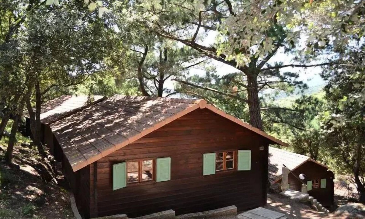 Olmeto Ski Chalet | CLASSIQUE PLUS Cabin - 2 bedrooms. 14 cabins (B01 through B14) for 5 people