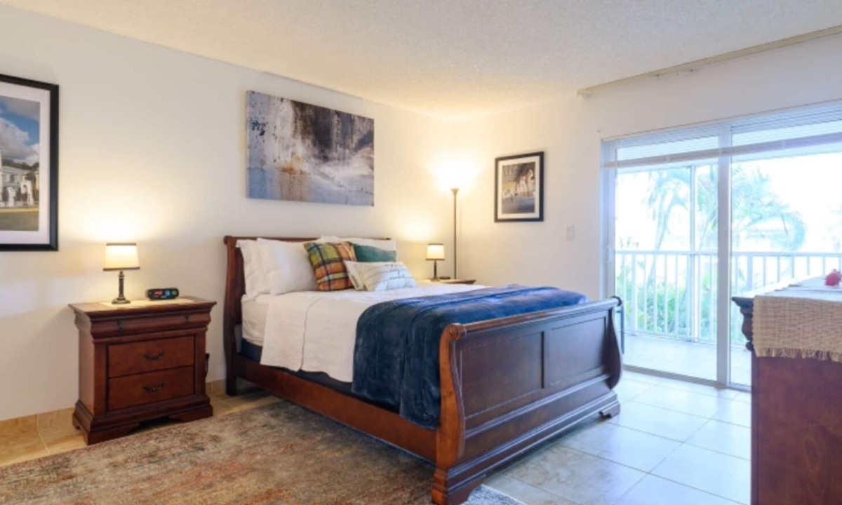 Weston Condo | Classy Comfortable Condo - Close to everything