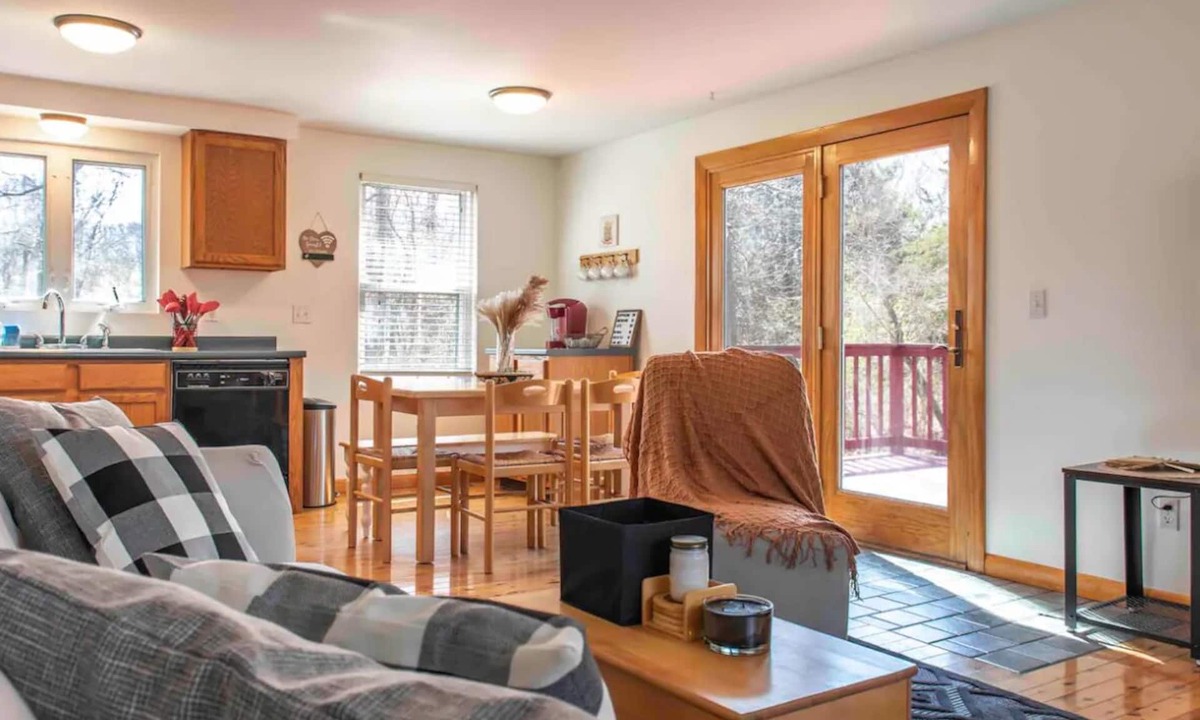 North Kingstown House | Classy/Cozy/Comfy w/private pool - 15 minutes to Newport