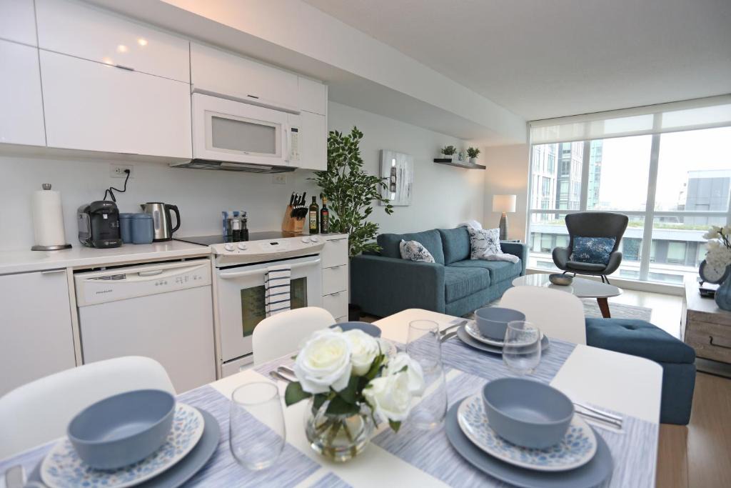 CityPlace Apartment | Classy DT 2 bdrm+den condo
