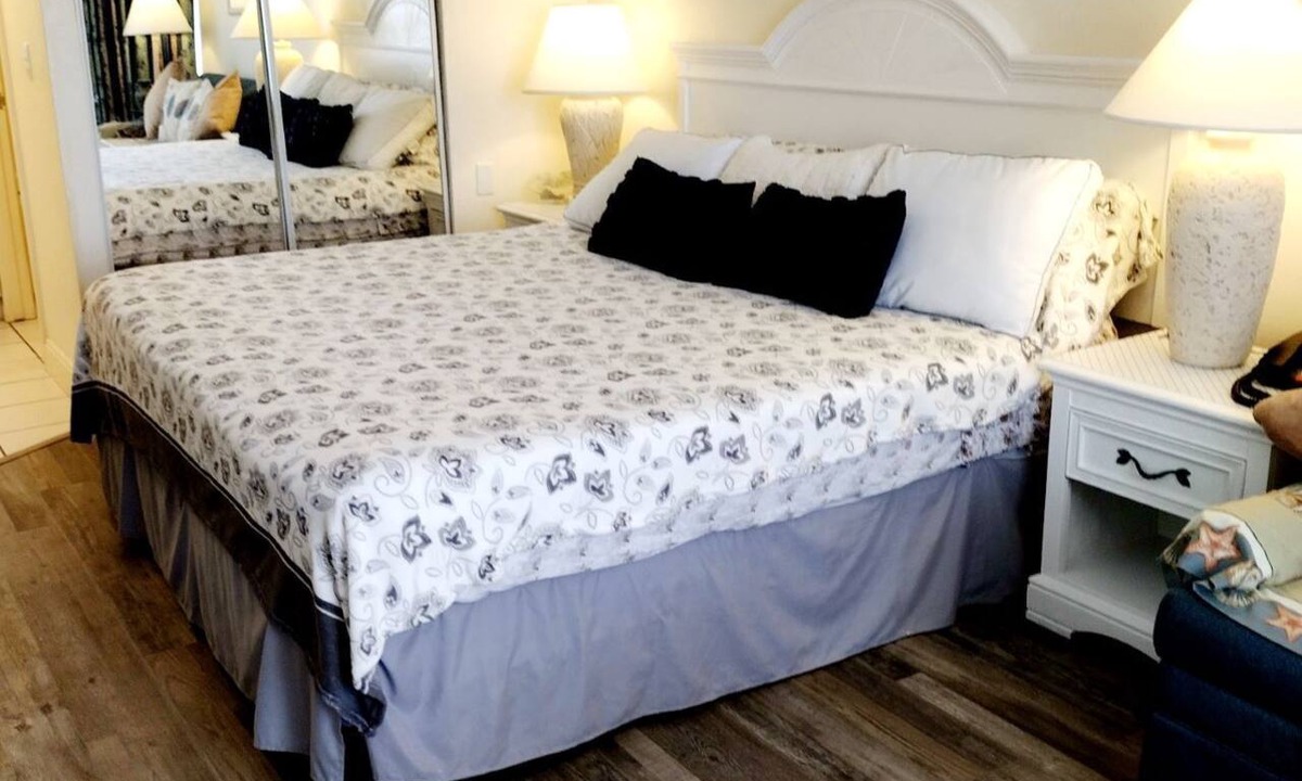 Ortona Park Apartment | Classy King studio w/full kitchen, many amenities, in a direct oceanfront resort