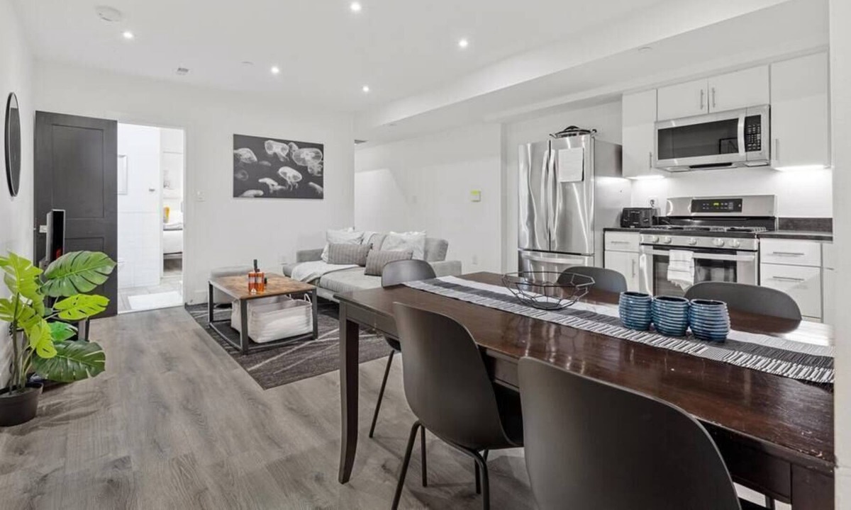 Le Droit Park Apartment | Classy LeDroit Park Oasis / 2-BR Close to METRO