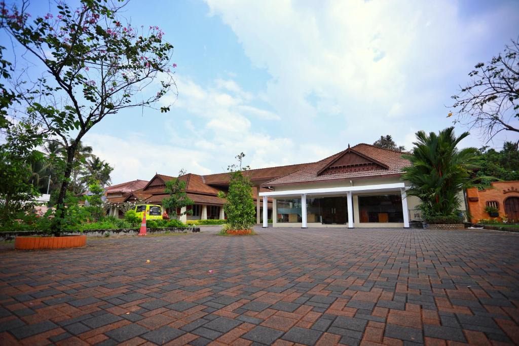 Chalakudy Hotel | Clay House