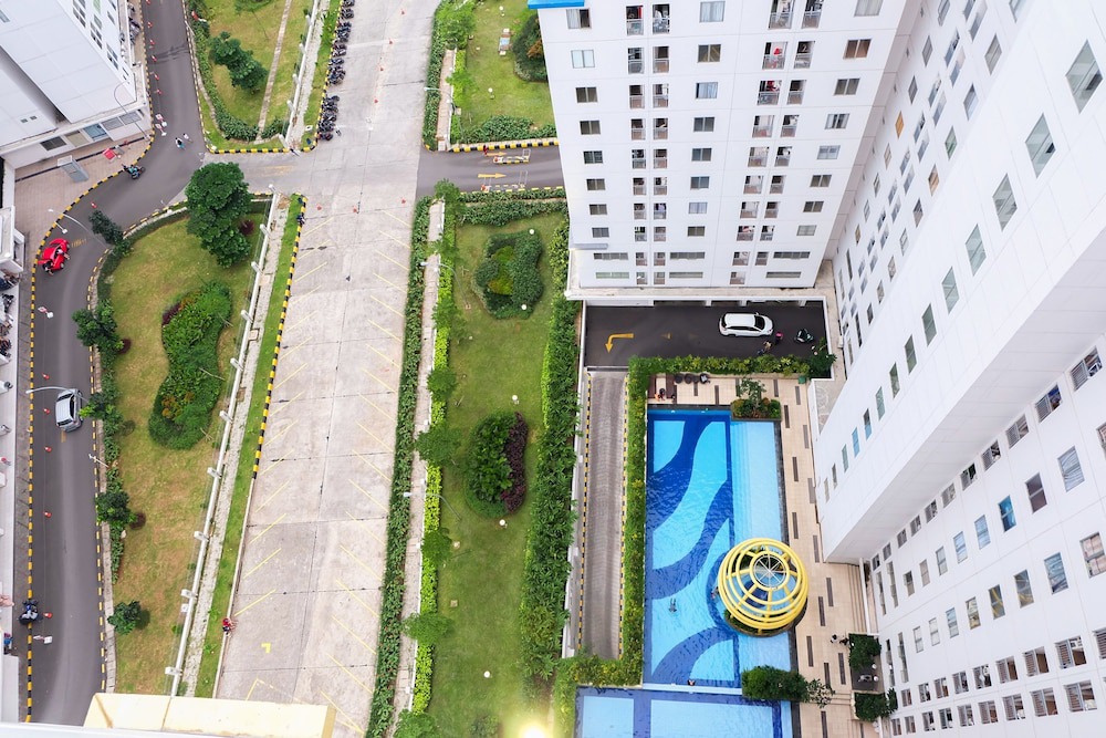 Jatinegara Hotel | Clean 2Br Bassura City Apartment