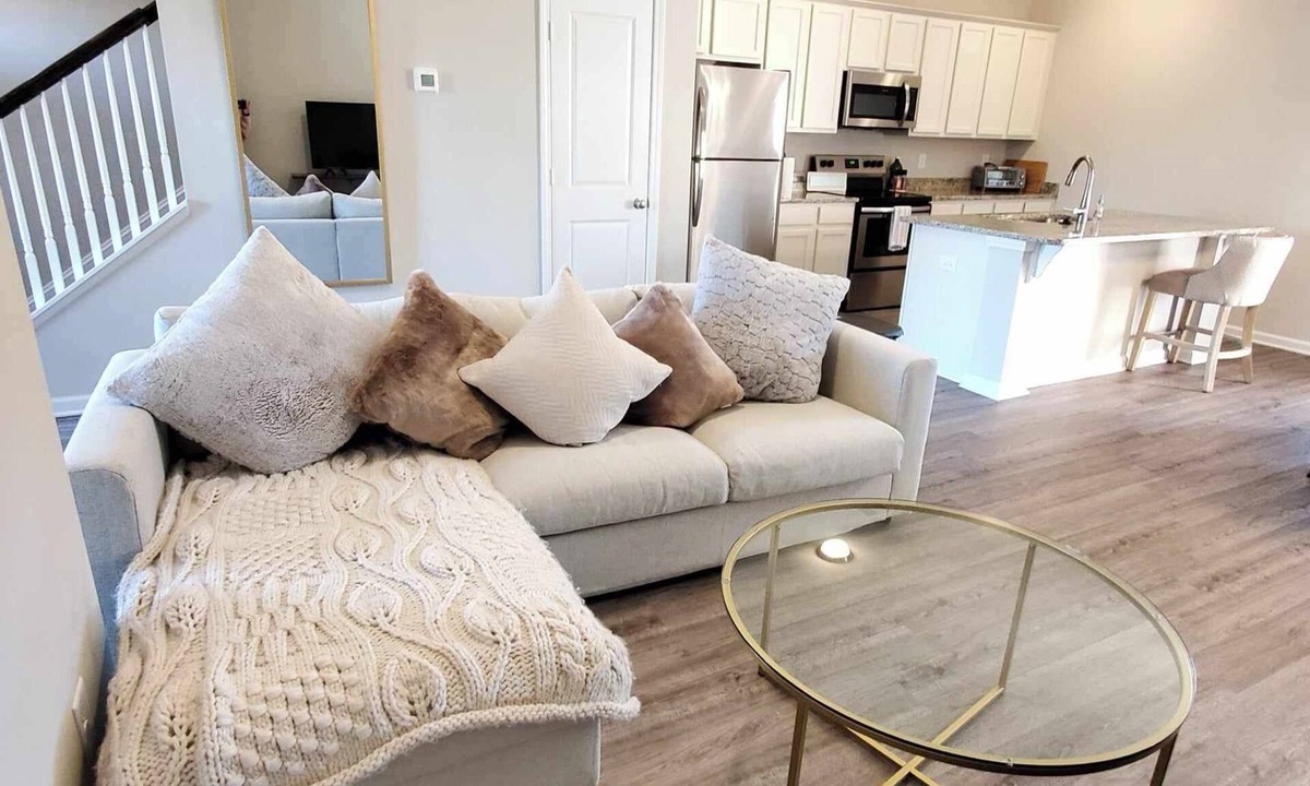 St. Andrews House | Clean and comfortable townhome with parking in Columbia