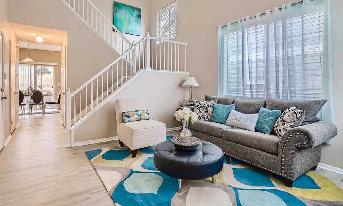 Aurora House | Clean and luxurious 3 bedroom & 2 Living room house