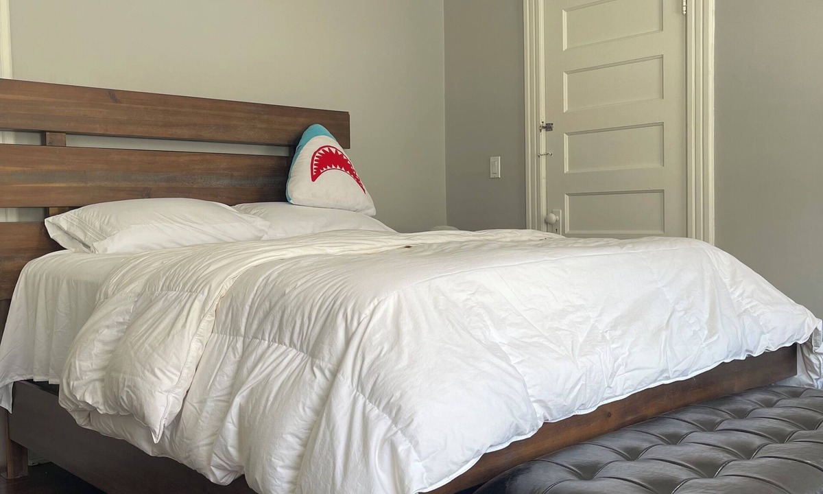 New Britain Apartment | Clean, Bright, Comfortable living, close to Park, Hospital, Downtown, Highways.