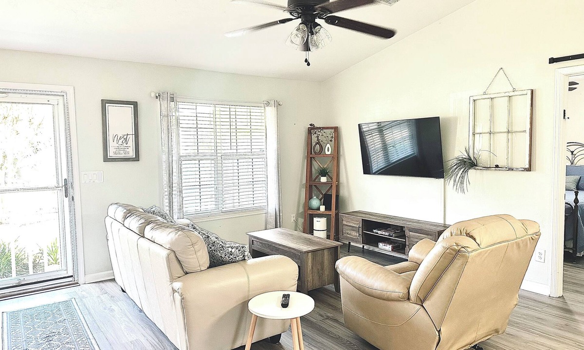 Tallahassee House | Clean, Bright & Peaceful home in quiet neighborhood close proximity to FSU &FAMU