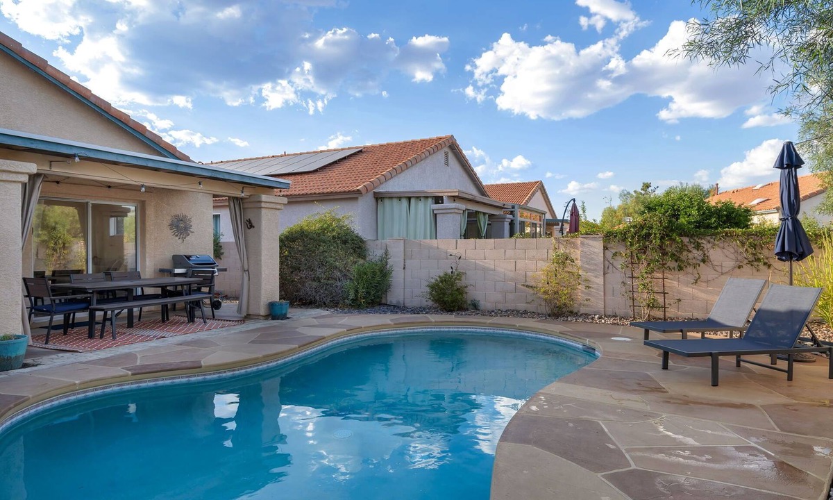 Rancho Vistoso House | Clean & chic 3 bed 2 bath in OV! Salt pool can be heated!