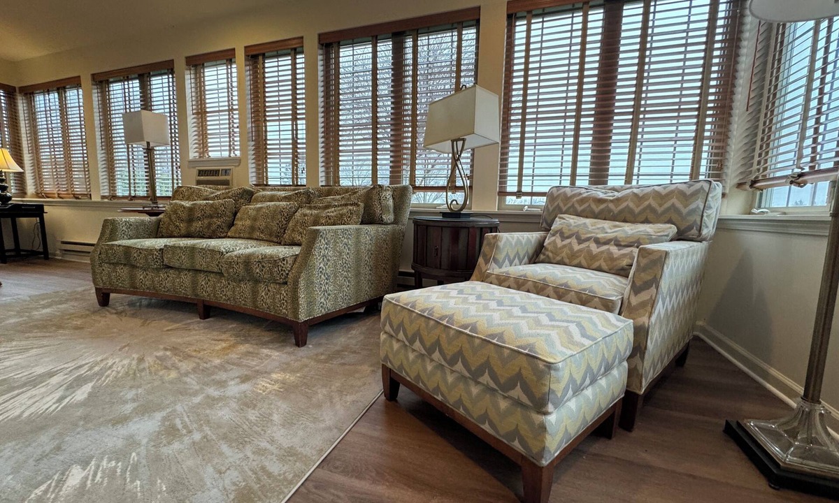 New Holland House | CLEAN & COMFORTABLE EXTENDED STAY- Perfect for Business & Leisure Travelers