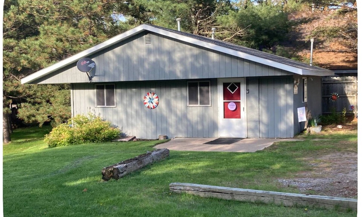 Eagle River Cottage | Clean cottage on the Eagle River Chain, dock, firewood, edge of town