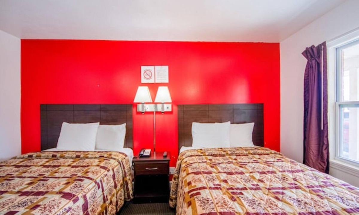 Macon Hotel | Clean & Cozy Macon | Comfy Haven | Free Breakfast & Nearby Restaurants