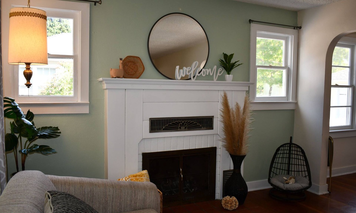 City Center Medford Cottage | Clean, pet friendly, 2-Bedroom Cottage with large fenced yard.